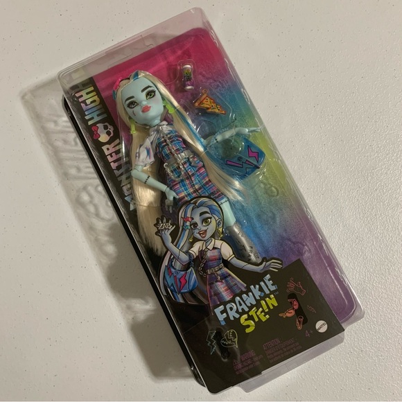 Monster High®: Frankie Stein™ Day Out Doll with Accessories-New - Picture 3 of 9